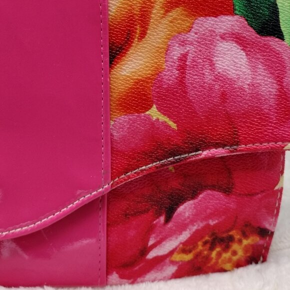 Charming Charlie Floral Wristlet Clutch – Pink Patent Accent – Bold Statement - Picture 7 of 12